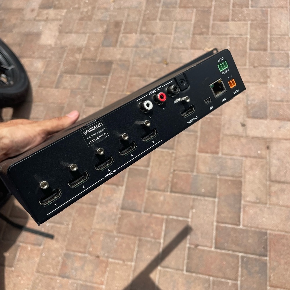 Atlona AT-UHD-SW-51
With Rack Mount Unit